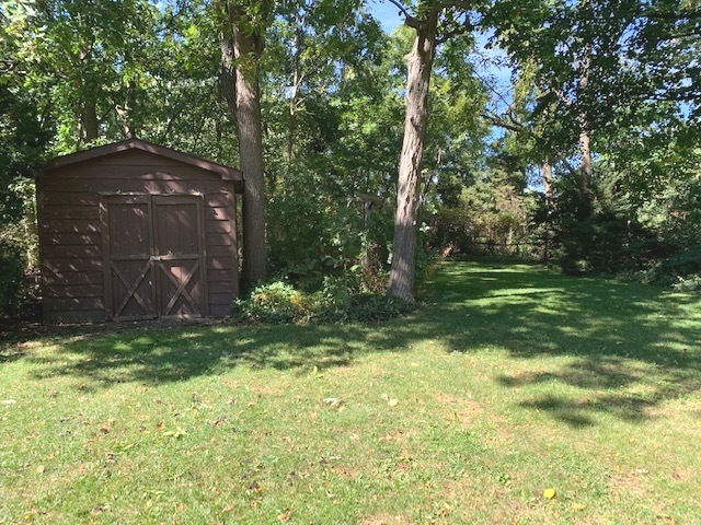 2210 Banbury Road Inverness, IL 60067 - Photo 37 of 41 a view of a backyard