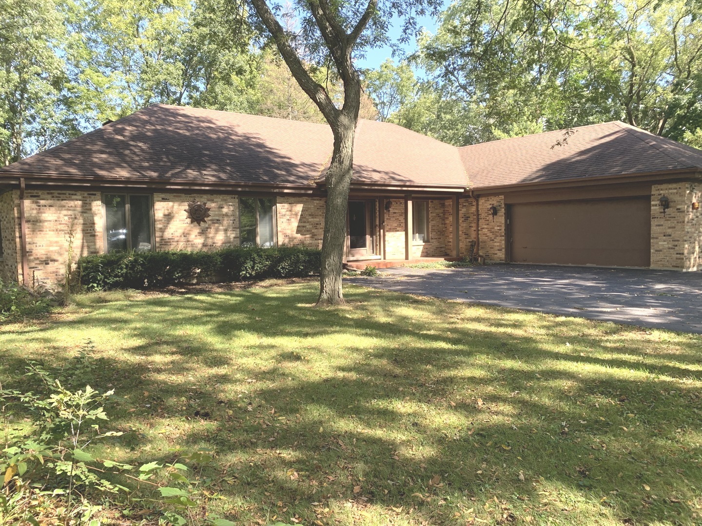 2210 Banbury Road Inverness, IL 60067 - Photo 40 of 41 a view of a house with a yard