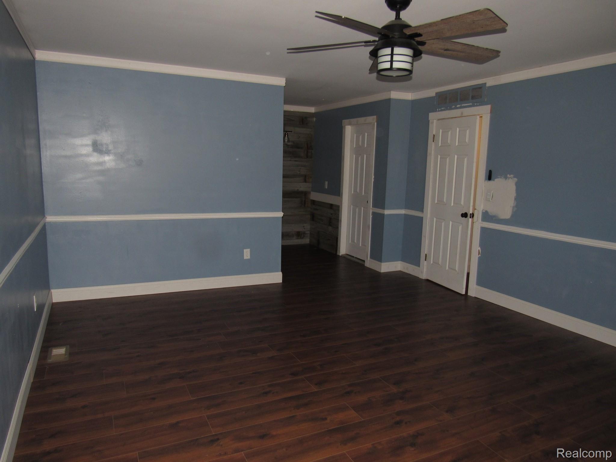 2136 Elkhorn Drive Rochester, MI 48307 - Photo 32 of 44 2136 ELKHORN LN ROCHESTER HILLS MI (201).JPG
