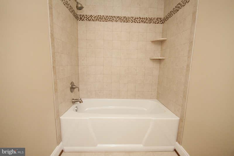 8320 Bletzer Road Baltimore, MD 21222 - Photo 16 of 24 Bath