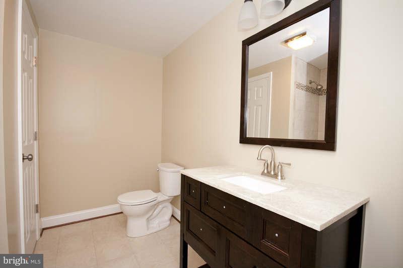 8320 Bletzer Road Baltimore, MD 21222 - Photo 10 of 24 Bath