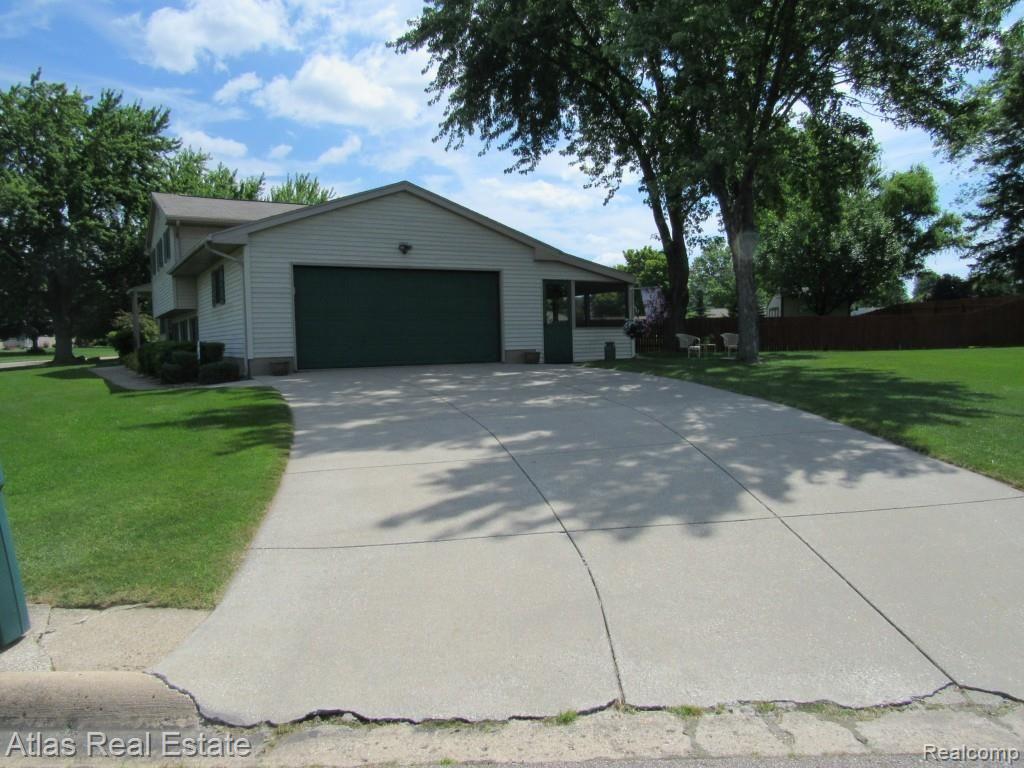 6058 Rocking Chair Road Grand Blanc, MI 48439 - Photo 3 of 29 IMG_1555.jpg