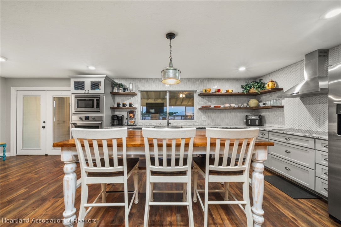 59 Twin Lakes Road Lake Placid, FL 33852 - Photo 5 of 45 HUGE table that also serves as an island