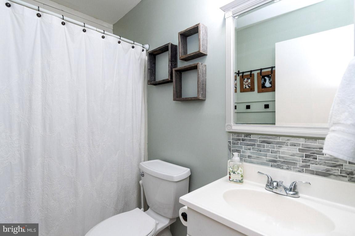 11536 Englewood Road Hagerstown, MD 21740 - Photo 13 of 22 Full Bath - Main Floor