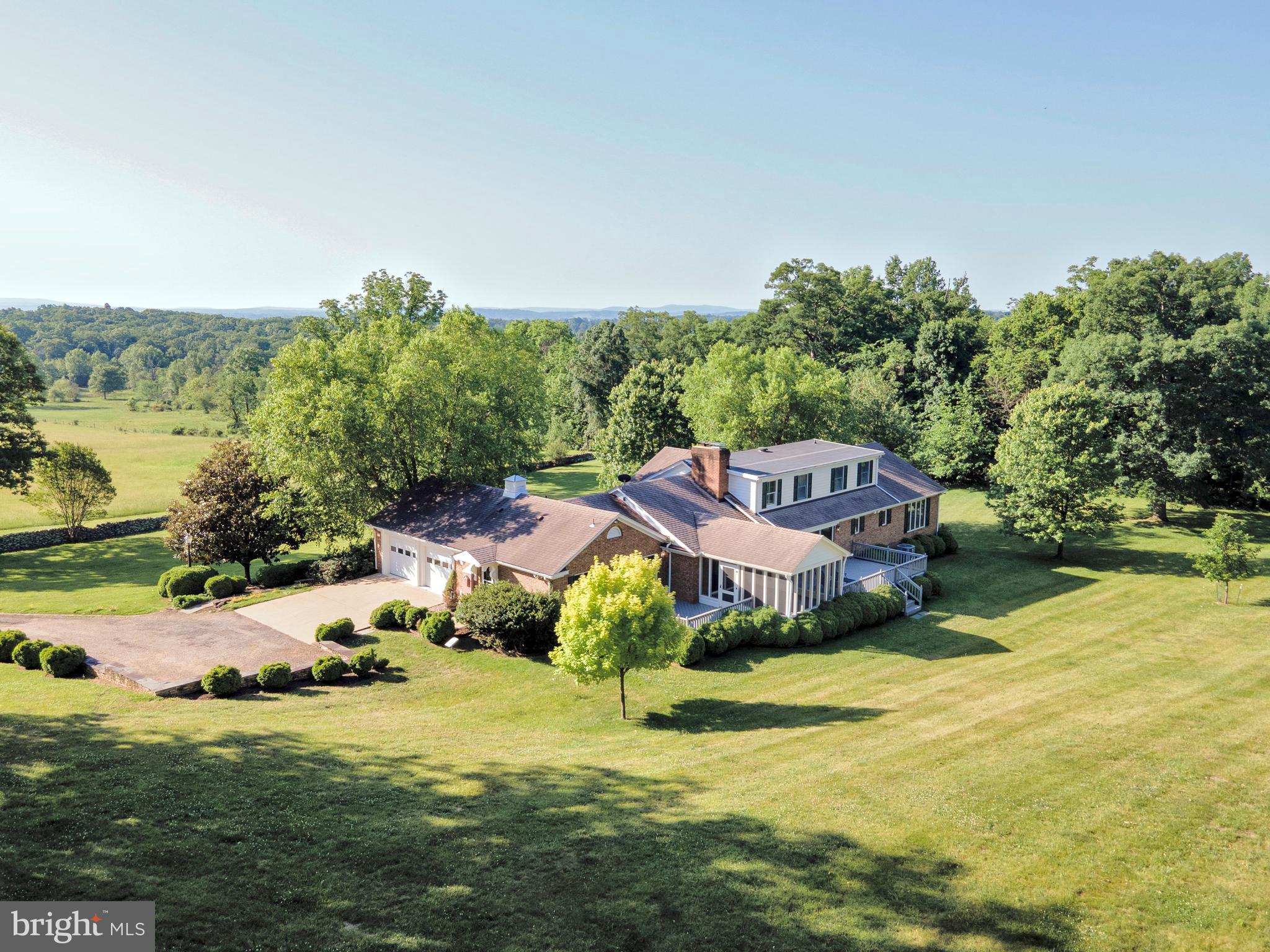 1310 Delaplane Grade Road Upperville, VA 20184 - Photo 9 of 94 Driveway comes to the side of the house