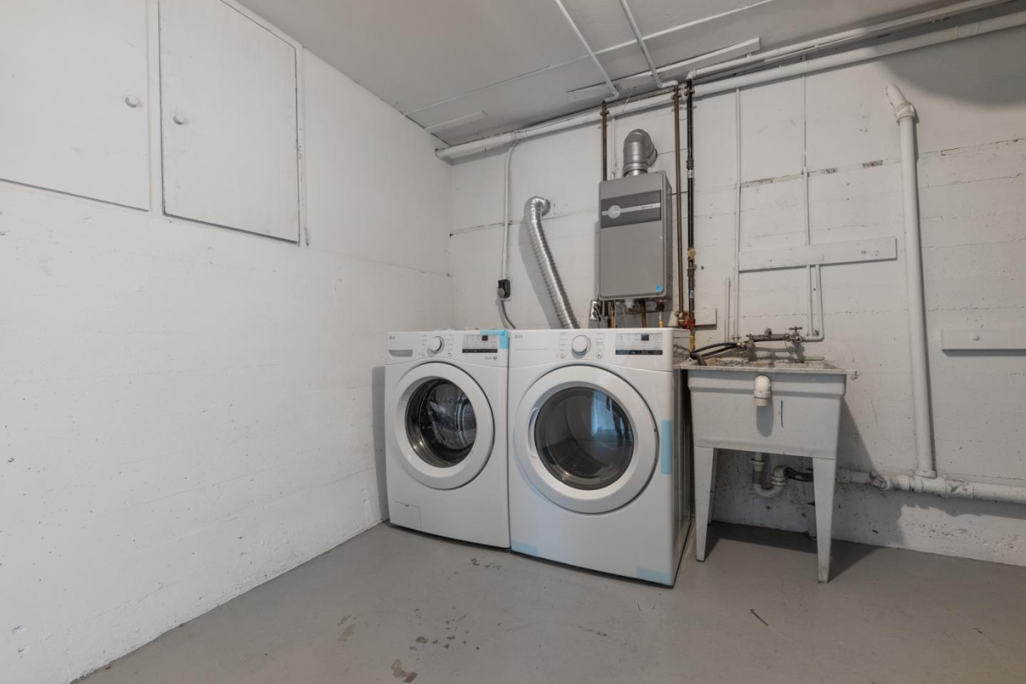 401 Monterey Road Pacifica, CA 94044 - Photo 35 of 39 a utility room with dryer and washer