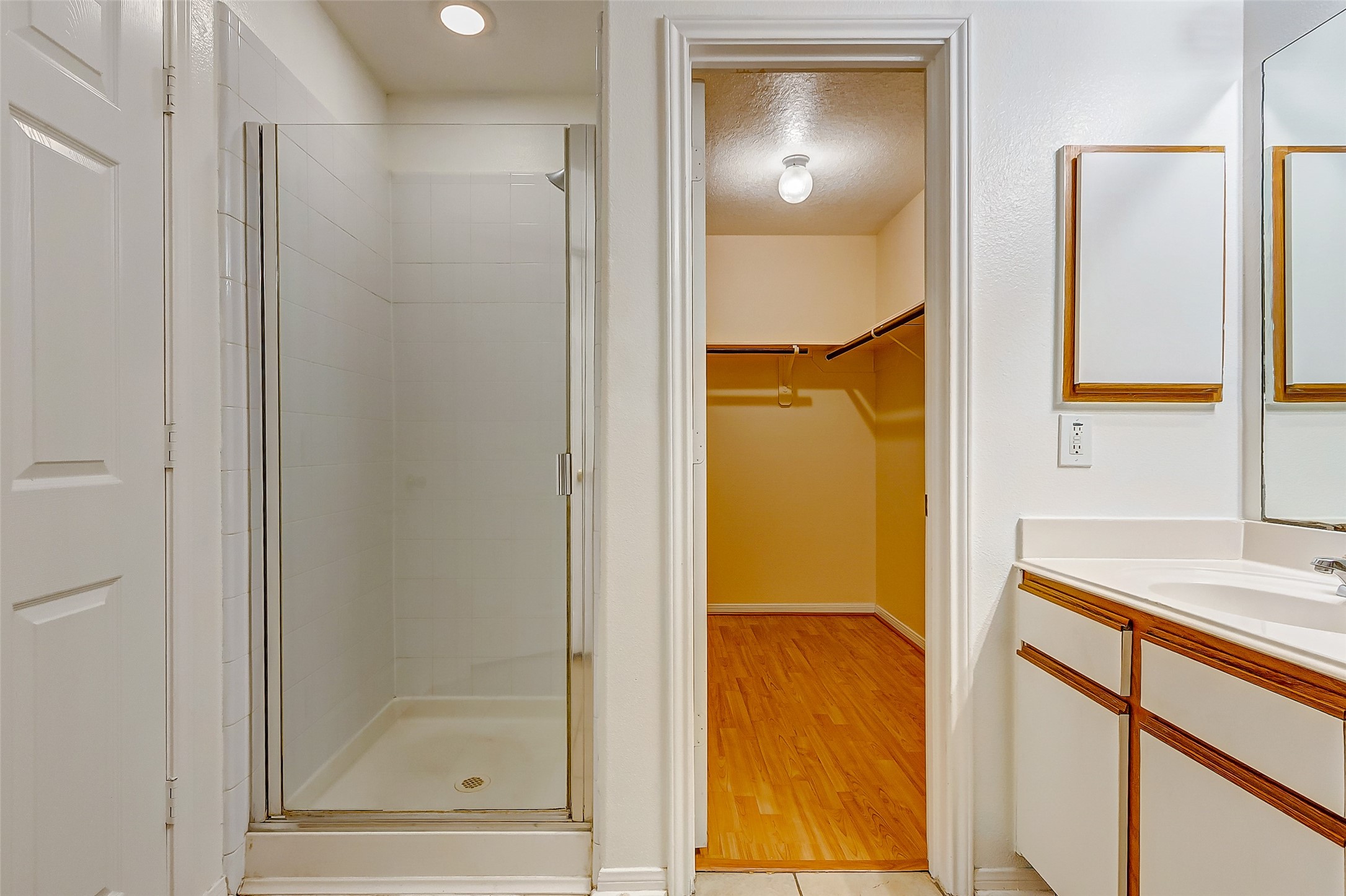 3238 Clipper Winds Way Houston, TX 77084 - Photo 17 of 21 This bathroom also features a walk in shower.