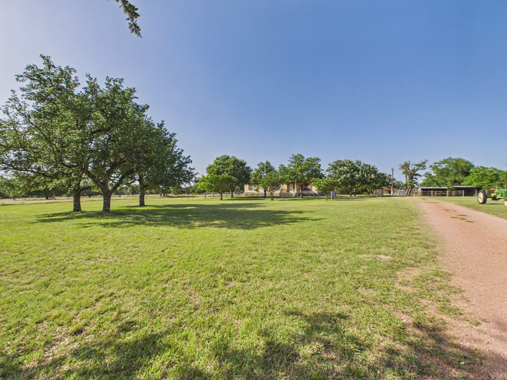 1983 Wendel-Ahrens Road Fredericksburg, TX 78624 - Photo 15 of 36