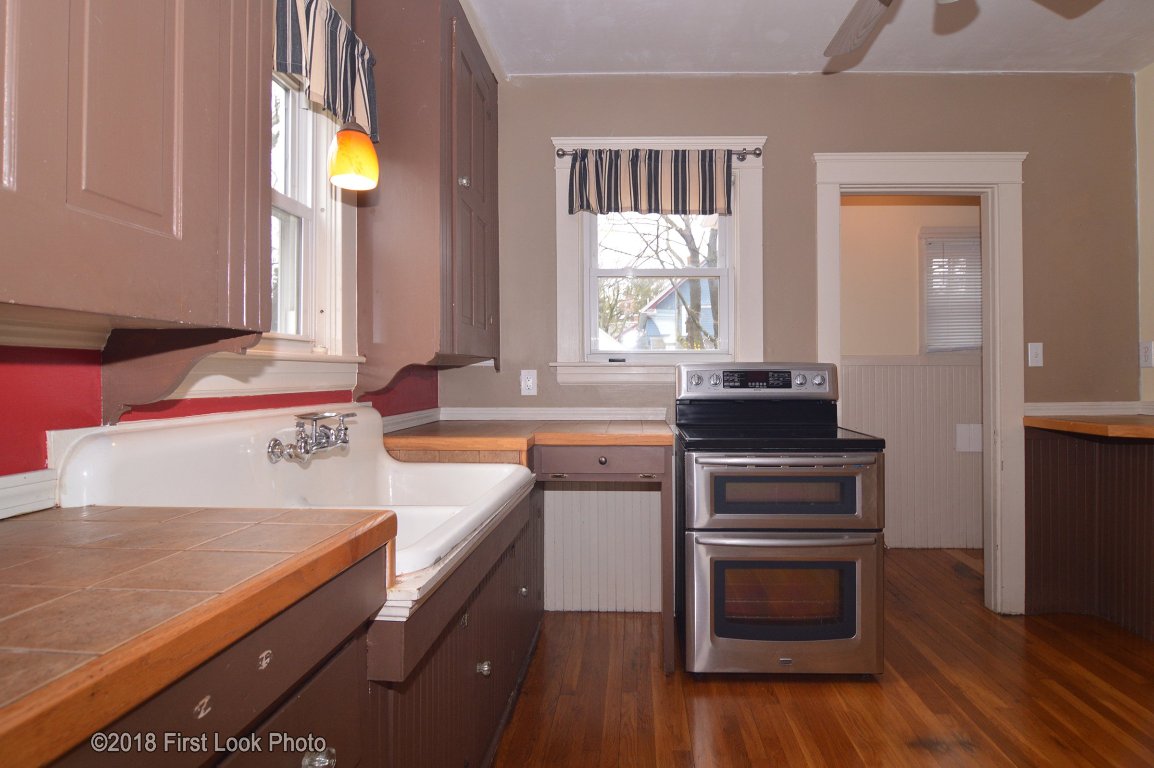 107 Brandon Road Cranston, RI 02910 - Photo 8 of 36