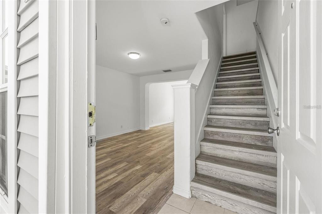 8010 Thoroughbred Loop Largo, FL 33773 - Photo 13 of 29 a view of entryway