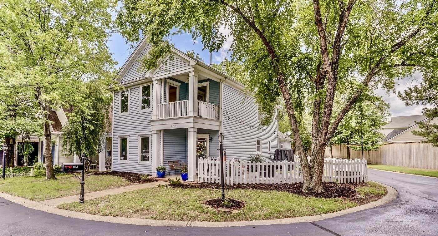 184 Marrakesh Circle Memphis, TN 38103 - Photo 2 of 34 a front view of a house with a garden and plants