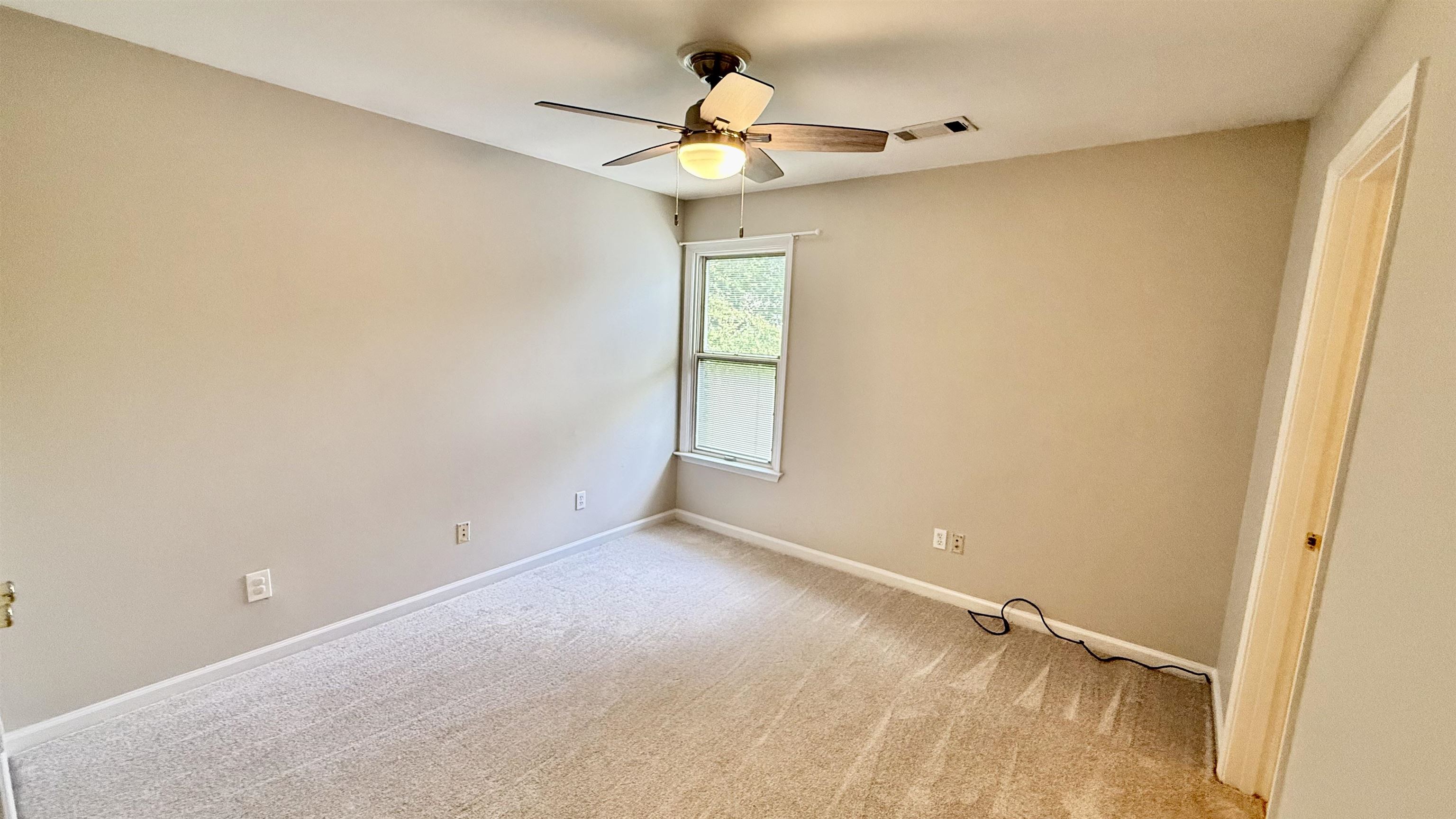 184 Marrakesh Circle Memphis, TN 38103 - Photo 21 of 34 a view of an empty room with a window