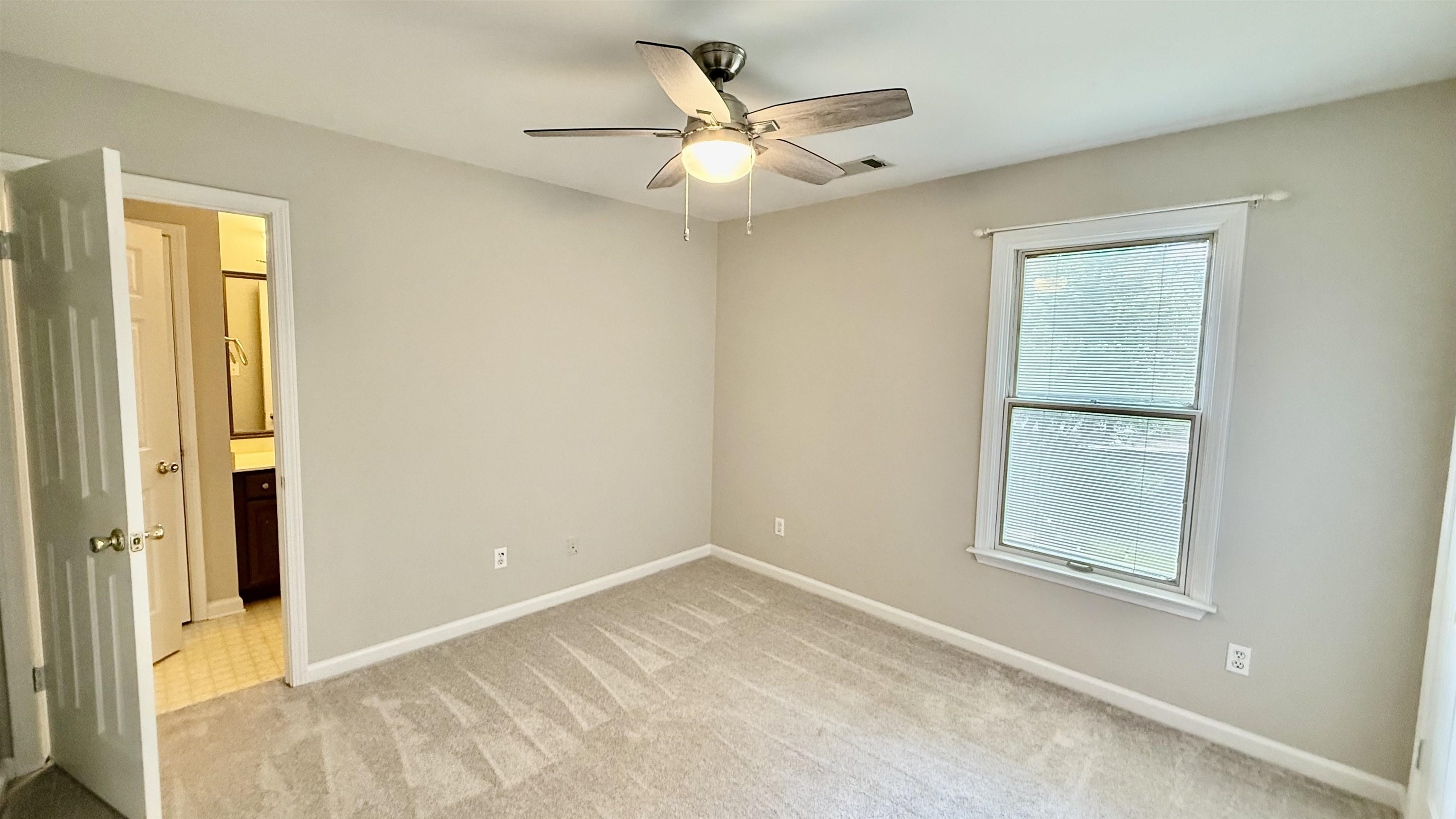 184 Marrakesh Circle Memphis, TN 38103 - Photo 23 of 34 a view of an empty room with a window