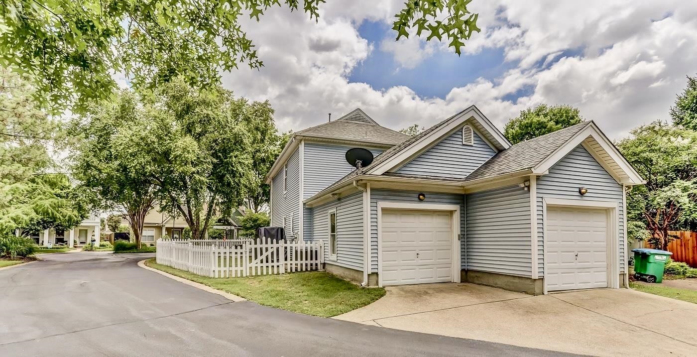 184 Marrakesh Circle Memphis, TN 38103 - Photo 31 of 34 a view of a house with a yard and large tree