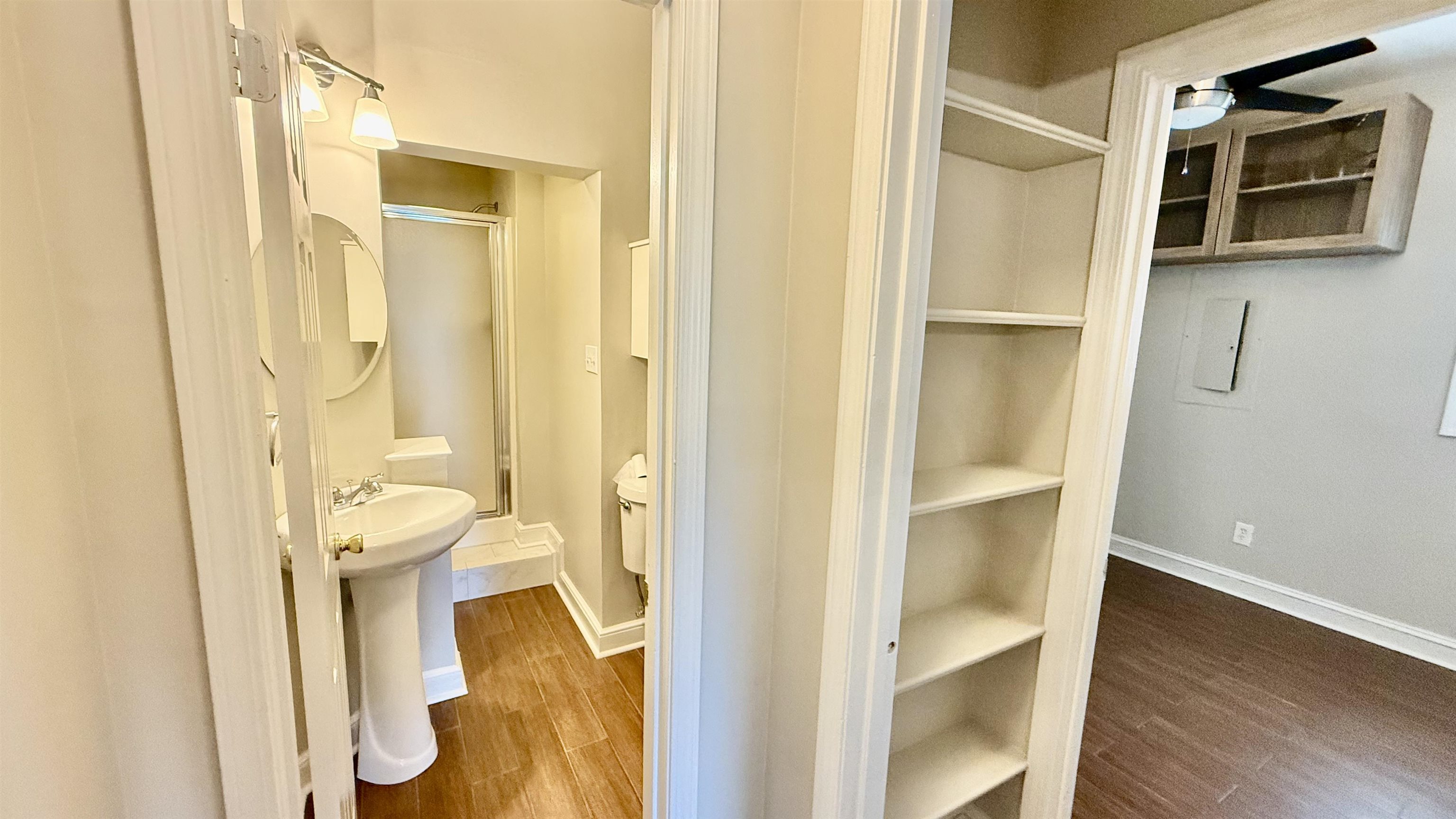 184 Marrakesh Circle Memphis, TN 38103 - Photo 10 of 34 a bathroom with a sink and a mirror