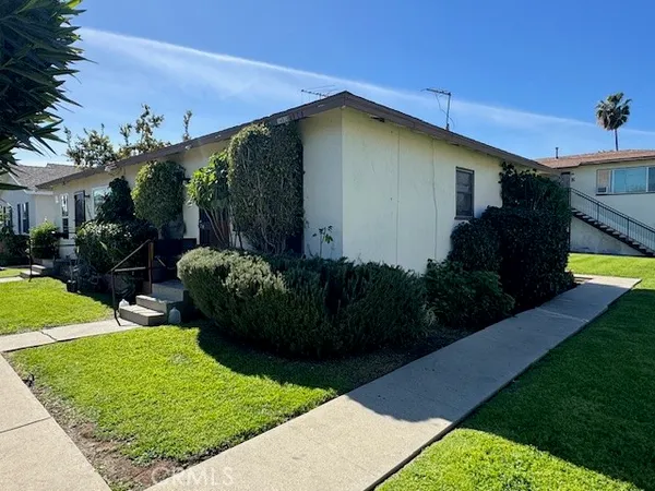 a view of a back yard of the house