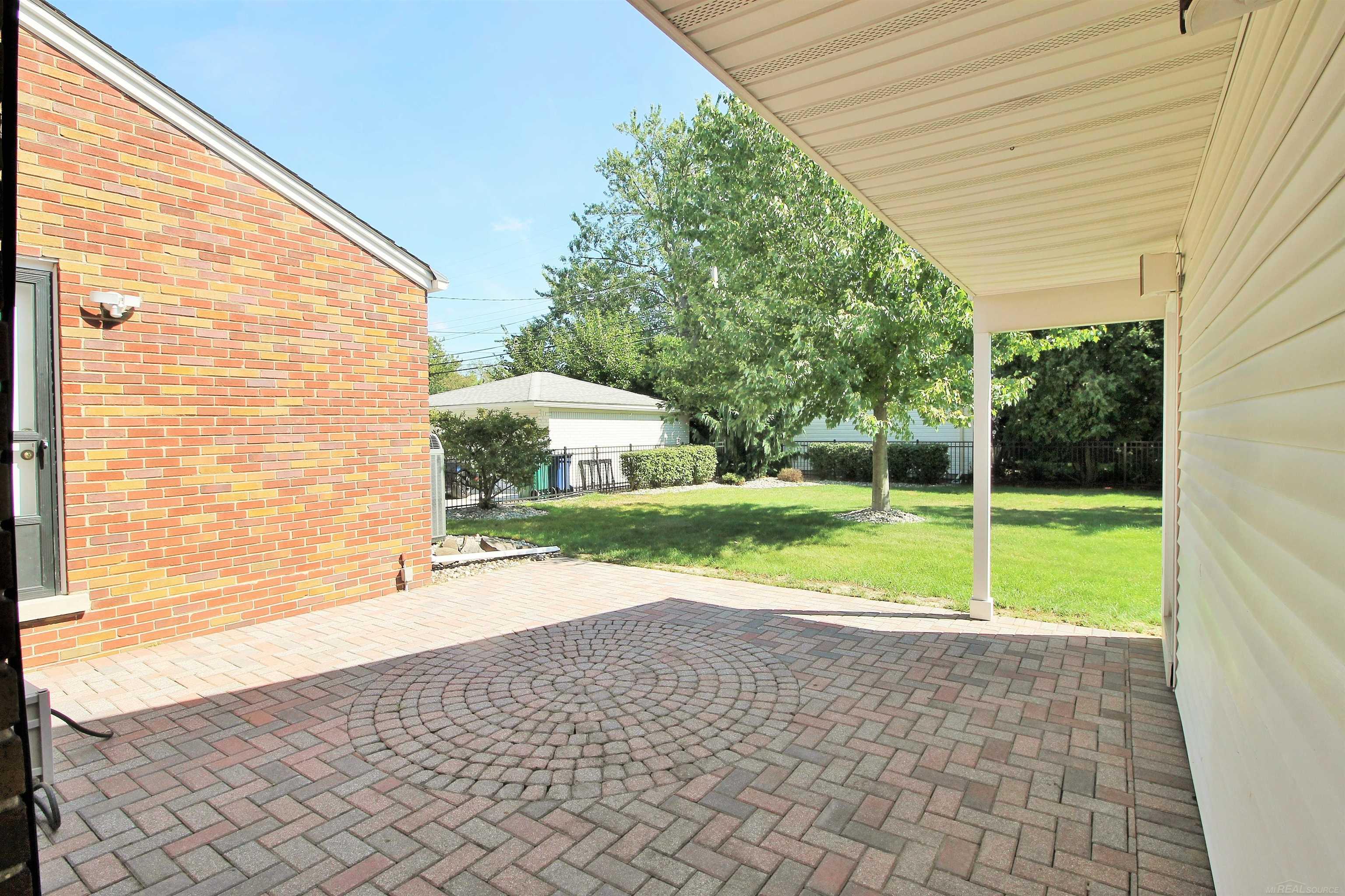 1018 Nottingham Road Grosse Pointe, MI 48230 - Photo 37 of 59 50088890-36.JPG