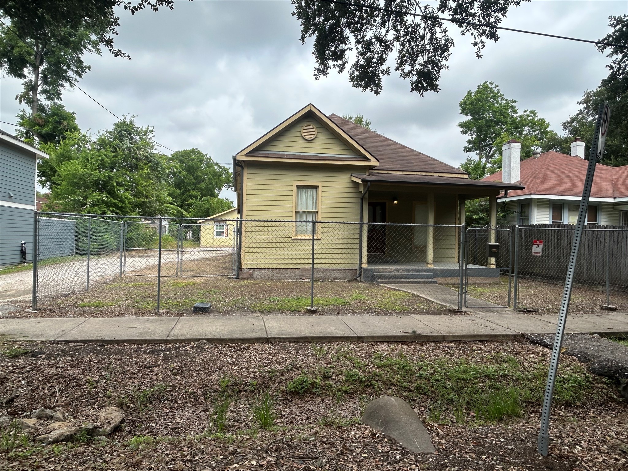 16 Stiles Street Houston, TX 77011 - Photo 13 of 15