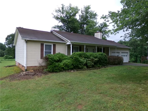 $1,995 | 844 Leichester Square Court, Kernersville, NC 27284
