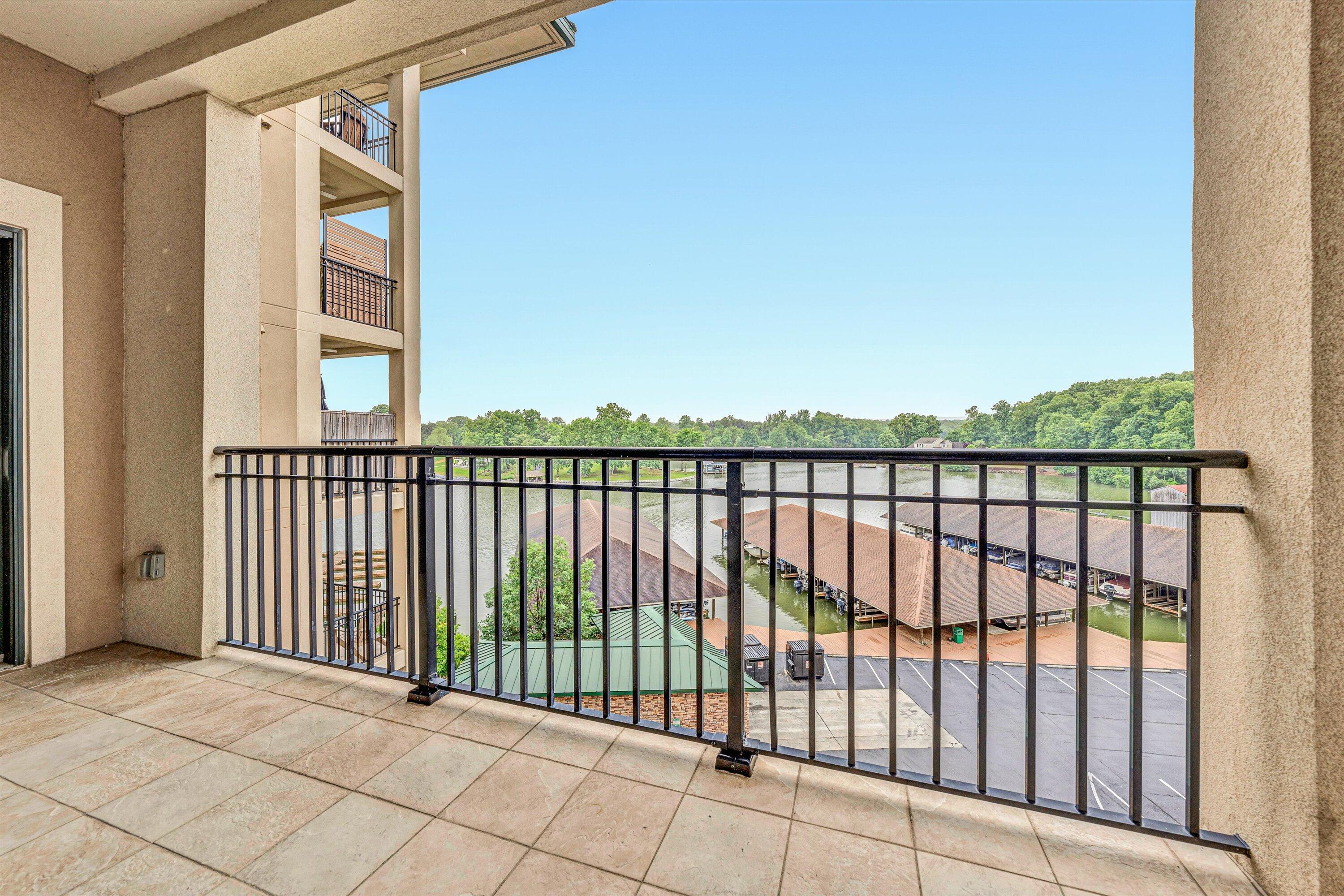 100 Bridgewater Pointe Place, Unit 401 Moneta, VA 24121 - Photo 24 of 39 100 Bridgewater Pointe Place #401 (24)