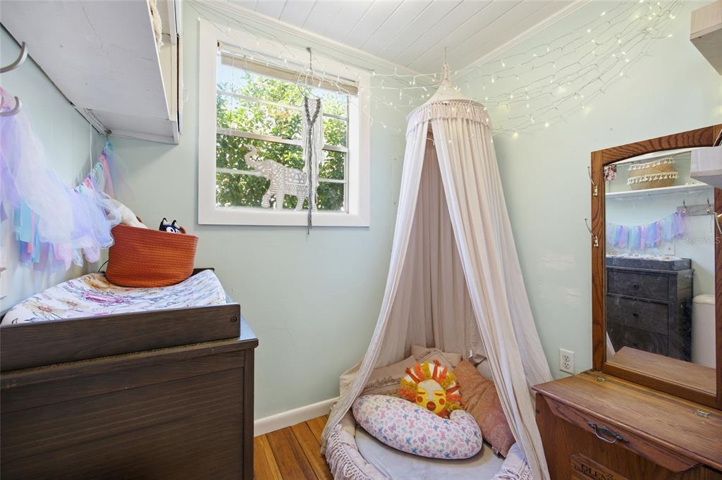 10550 Northeast 222nd Place Road Fort McCoy, FL 32134 - Photo 18 of 48 a living room with furniture and a window