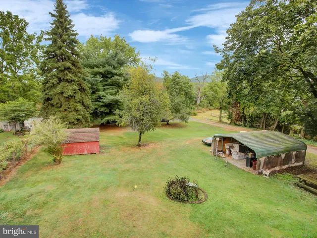 a view of outdoor space with garden view
