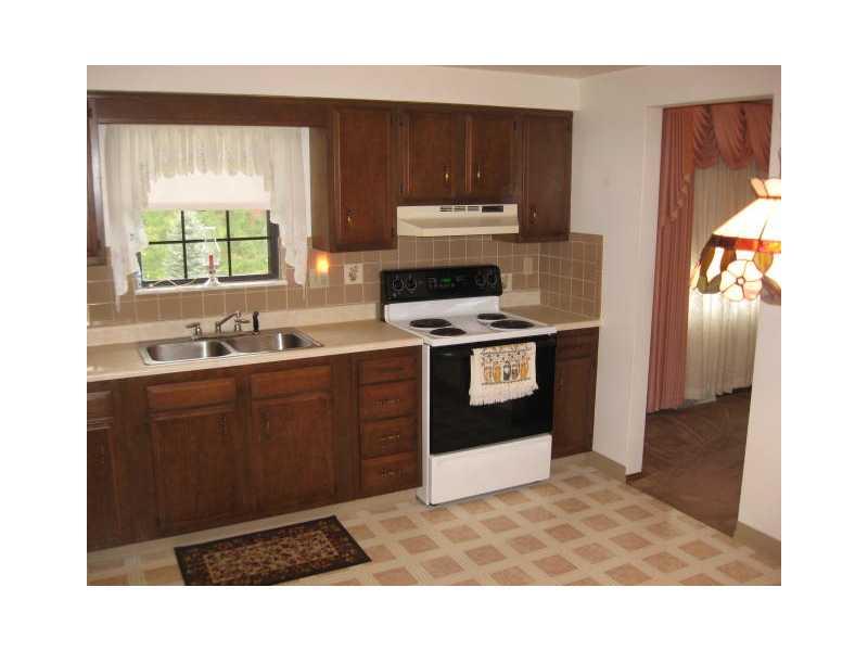 20 Rizzi Drive Irwin, PA 15642 - Photo 2 of 9 Kitchen.