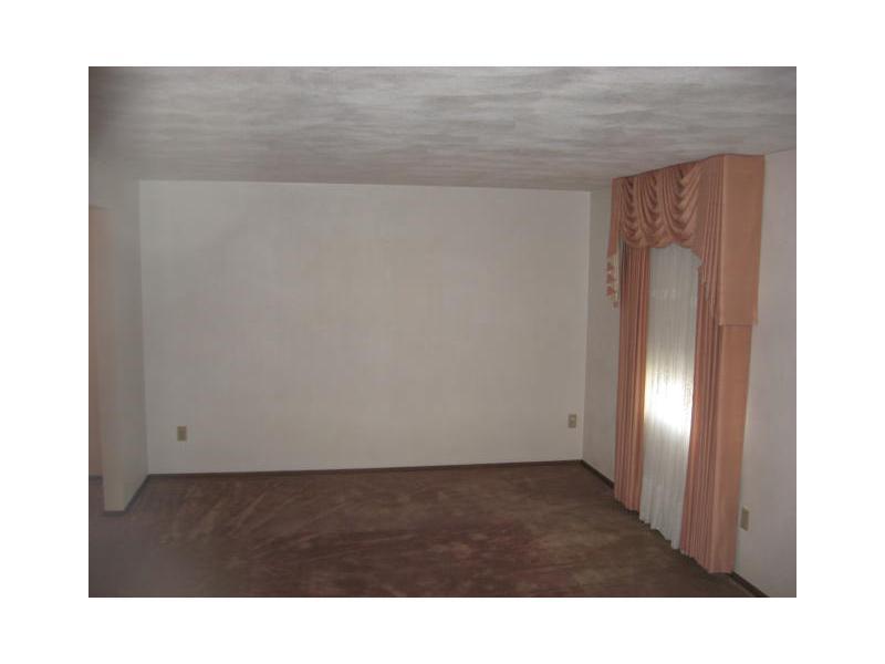 20 Rizzi Drive Irwin, PA 15642 - Photo 3 of 9 Living Room.