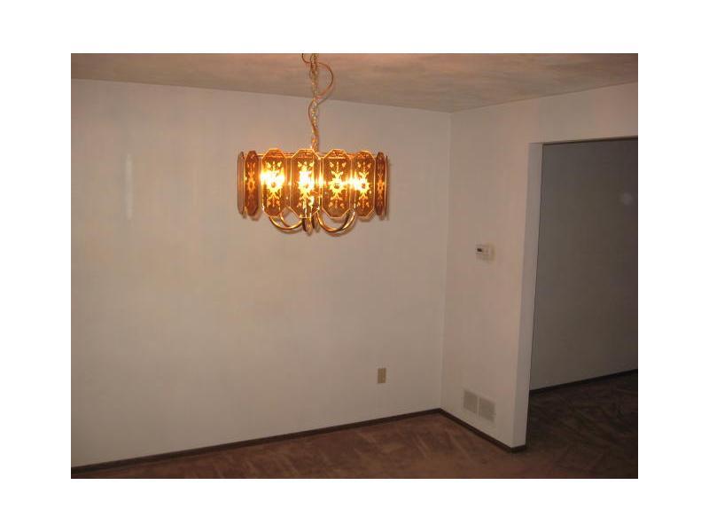 20 Rizzi Drive Irwin, PA 15642 - Photo 5 of 9 Dining Room.