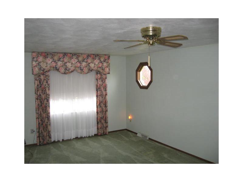 20 Rizzi Drive Irwin, PA 15642 - Photo 7 of 9 Family Room.