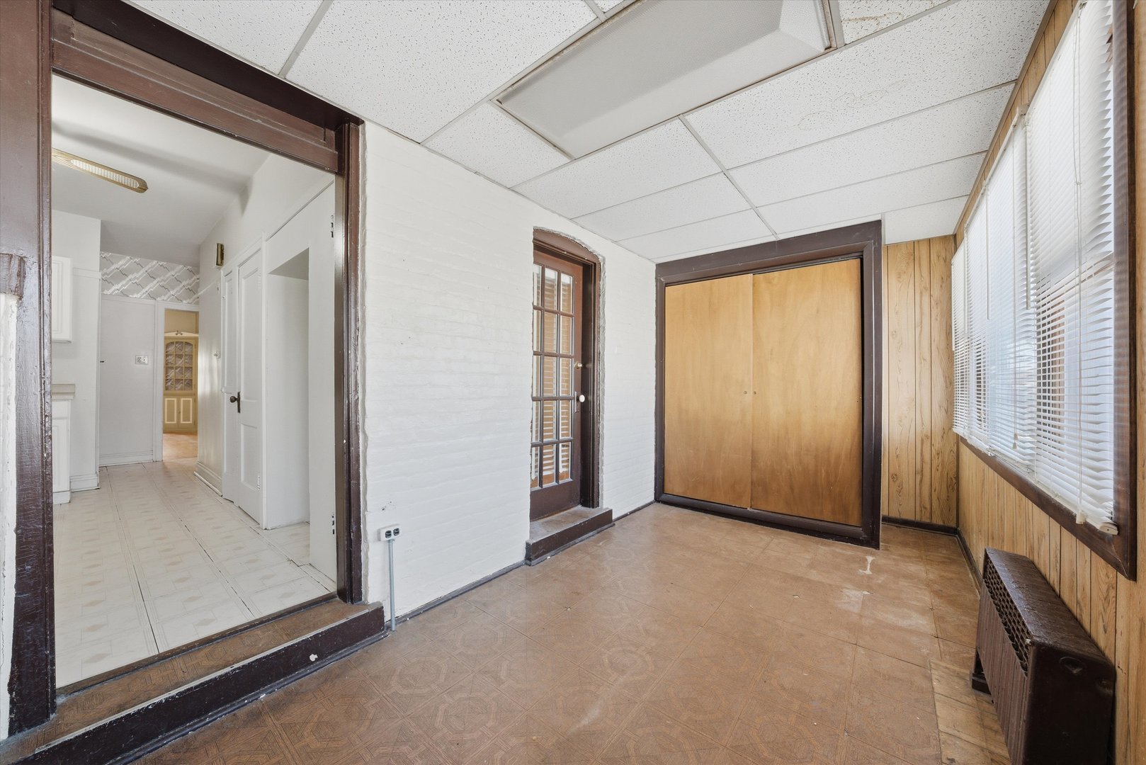 3822 West 64th Street Chicago, IL 60629 - Photo 16 of 33 view of empty room with window