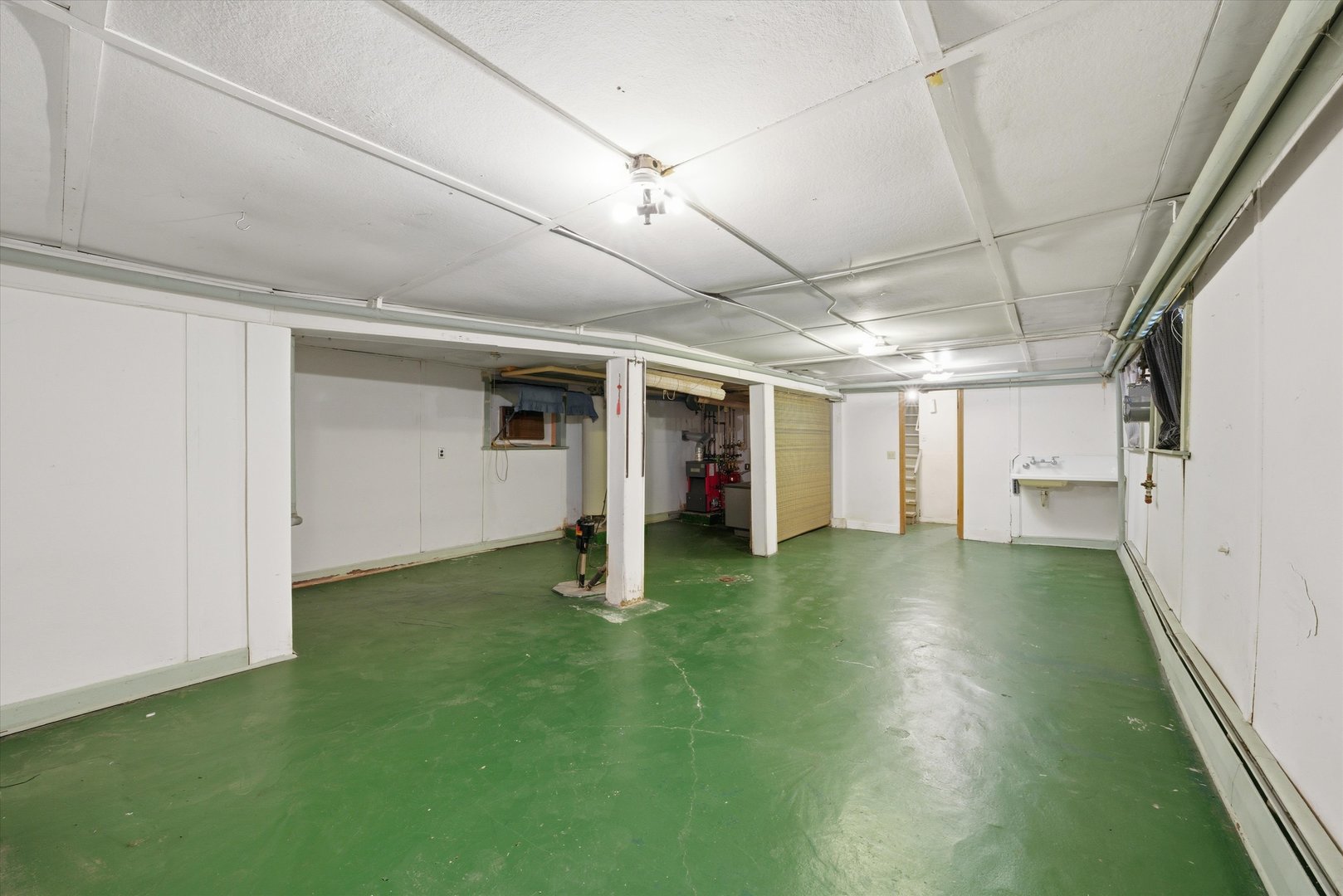 3822 West 64th Street Chicago, IL 60629 - Photo 21 of 33 a view of an empty room with window