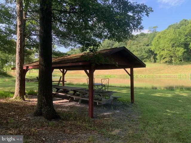 $599,900 | 2201 East Graceville Road, Everett, PA 15537