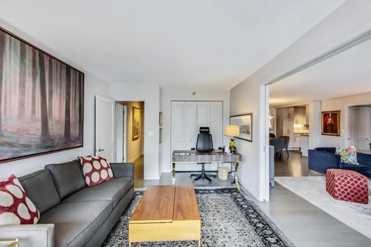 1430 North Astor Street, Unit 19C Chicago, IL 60610 - Photo 11 of 41 a living room with furniture and a rug