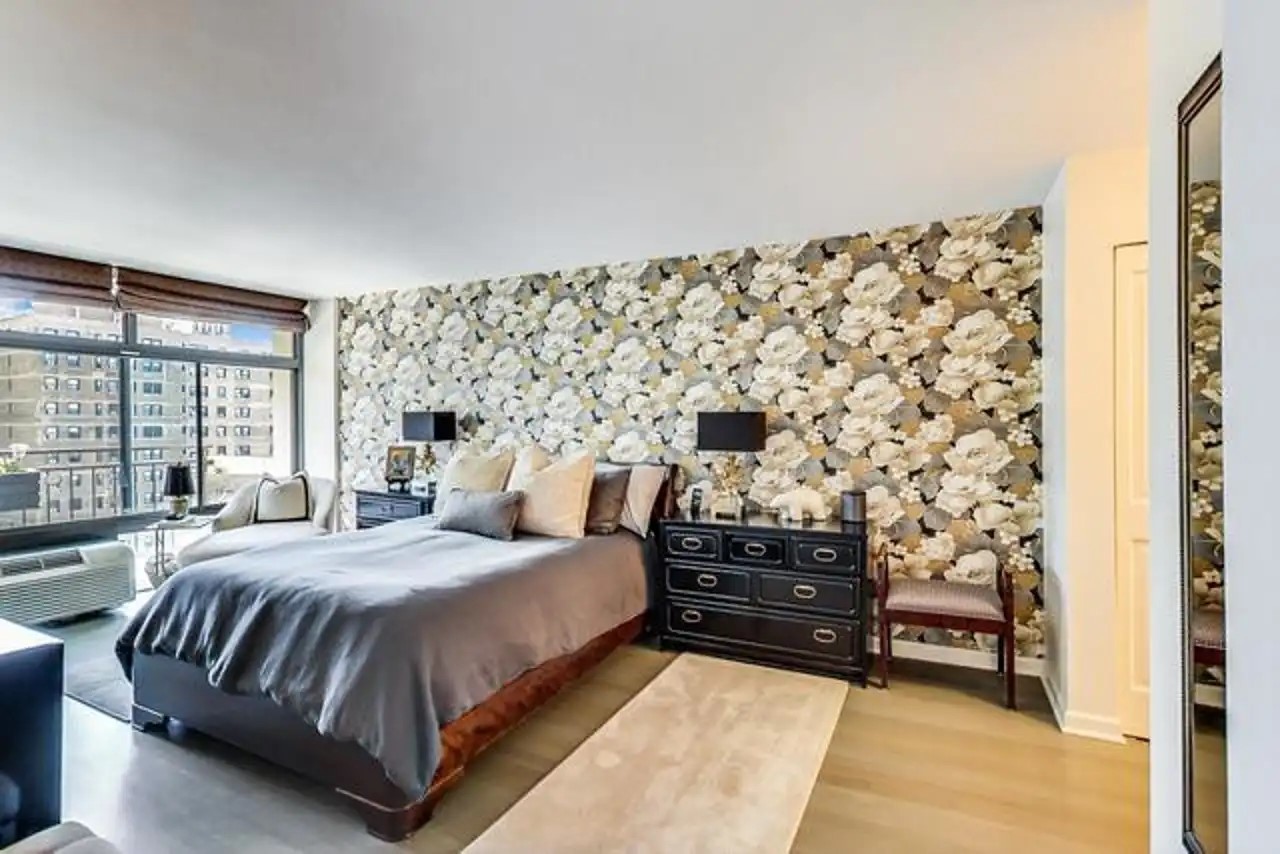 1430 North Astor Street, Unit 19C Chicago, IL 60610 - Photo 14 of 41 a bedroom with a bed and a window