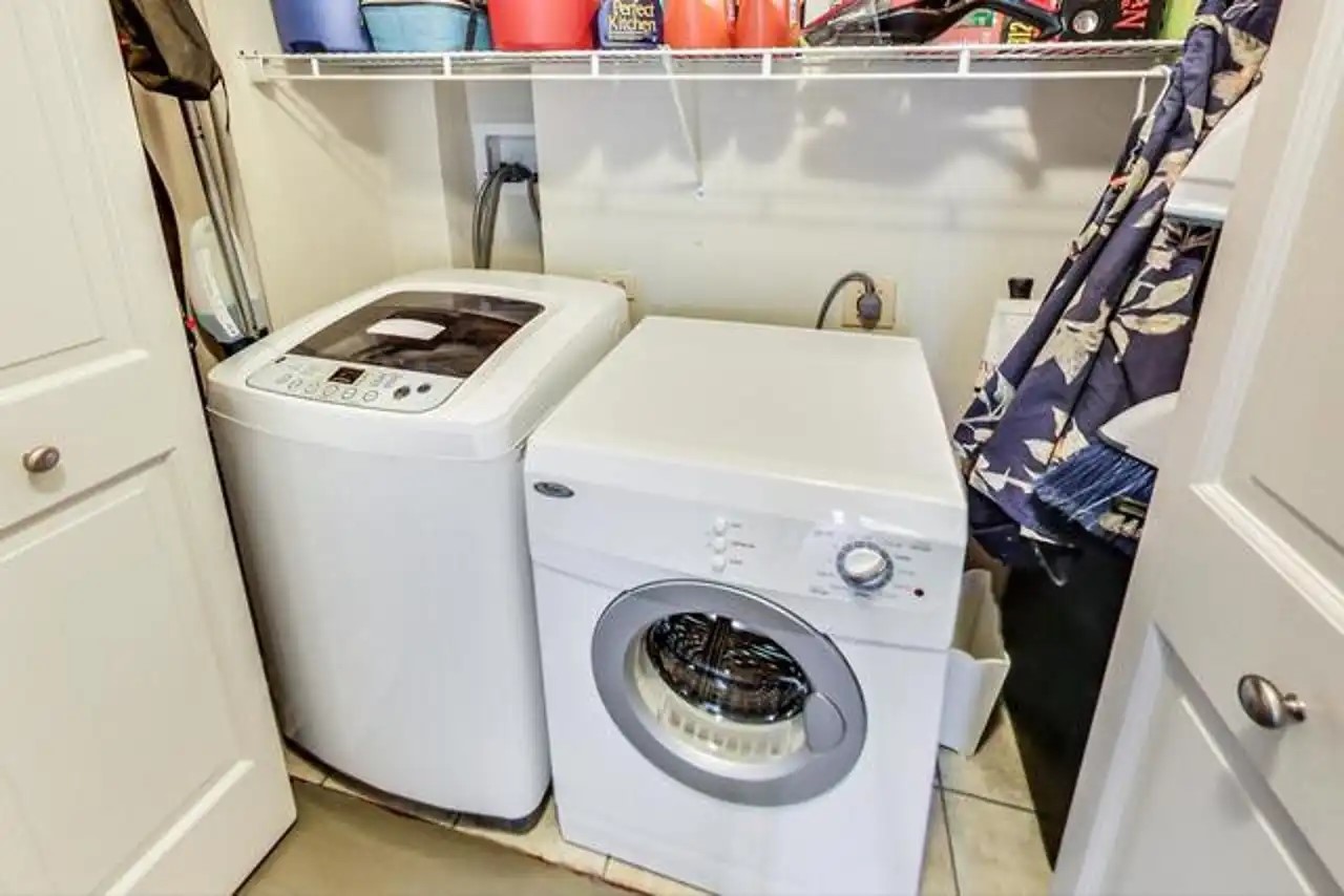 1430 North Astor Street, Unit 19C Chicago, IL 60610 - Photo 28 of 41 a utility room with dryer and washer