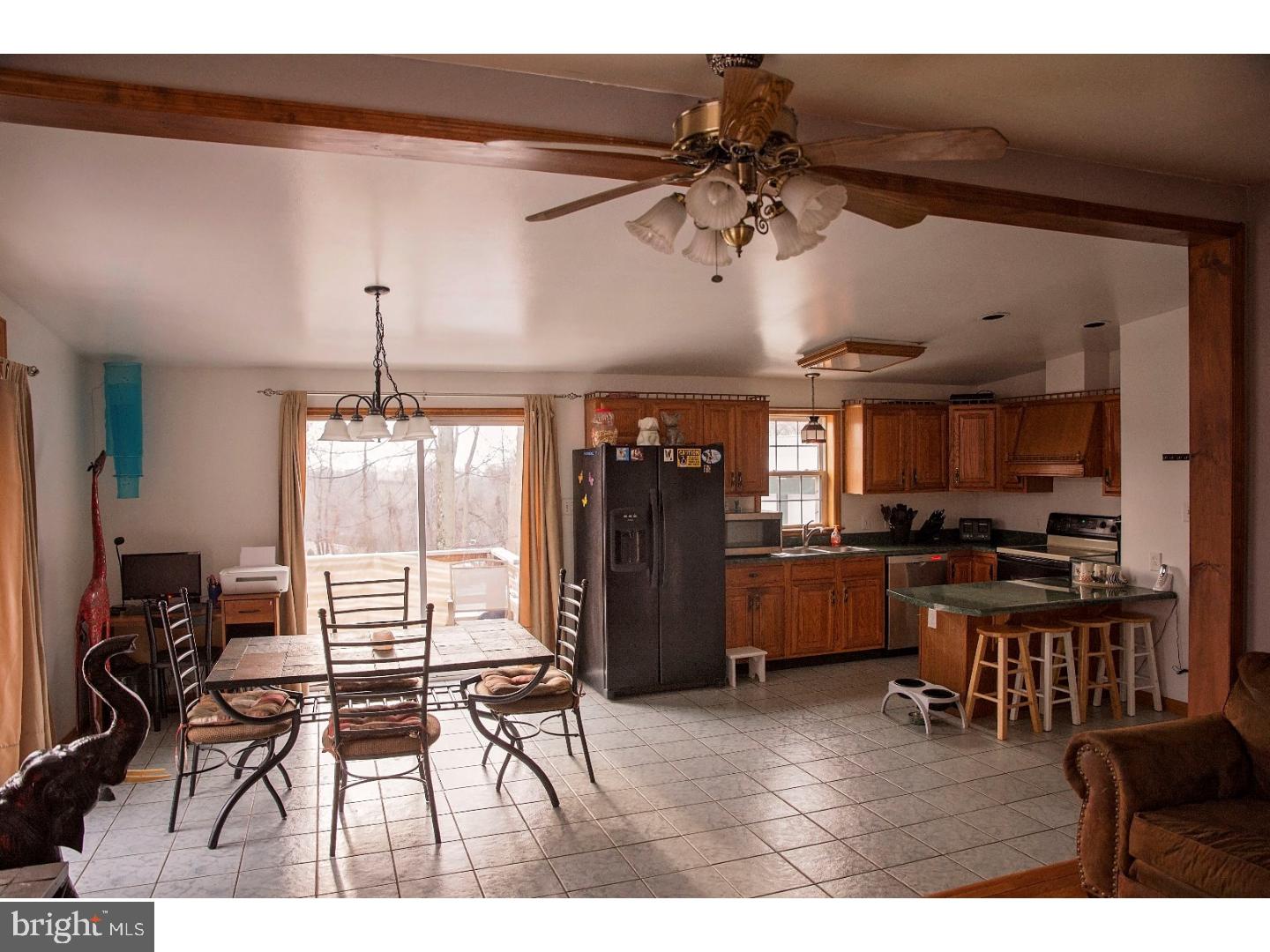335 Deer Run Road Bechtelsville, PA 19505 - Photo 3 of 21 Kitchen
