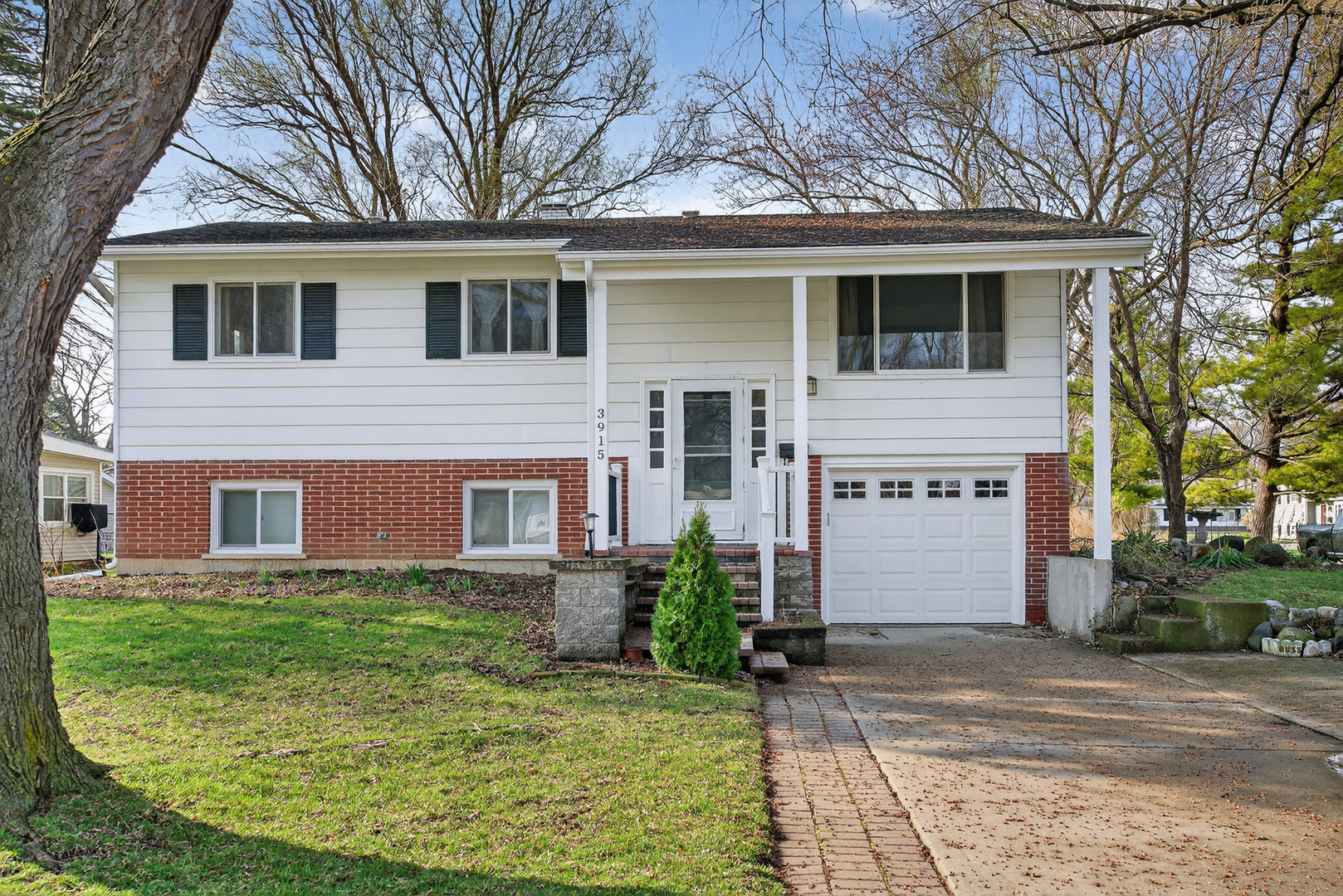 3915 Maple Avenue McHenry, IL 60050 - Photo 4 of 30