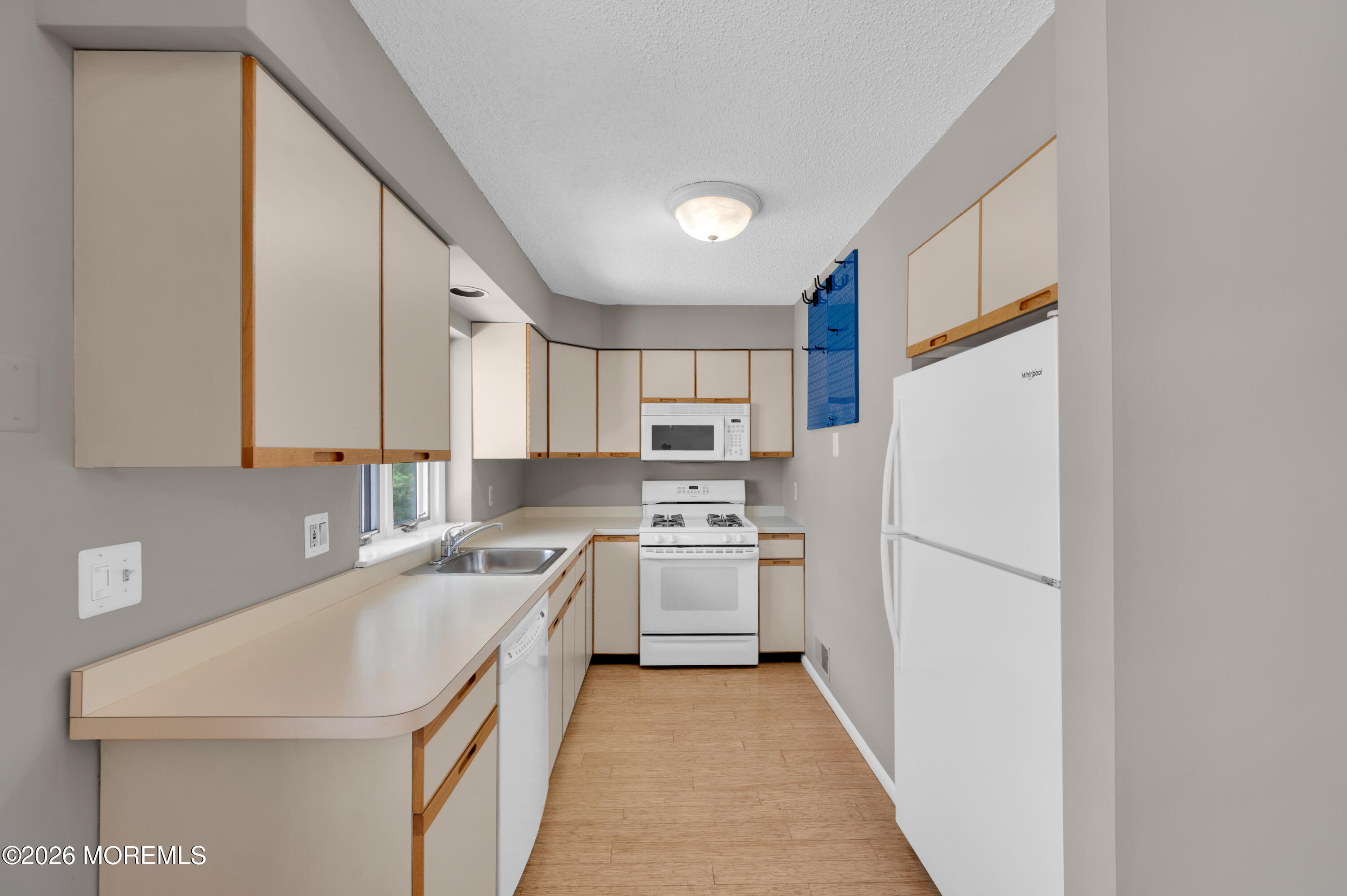 2230 Bridge Avenue, Unit 4 Point Pleasant, NJ 08742 - Photo 8 of 27 2230 Bridge Ave #4