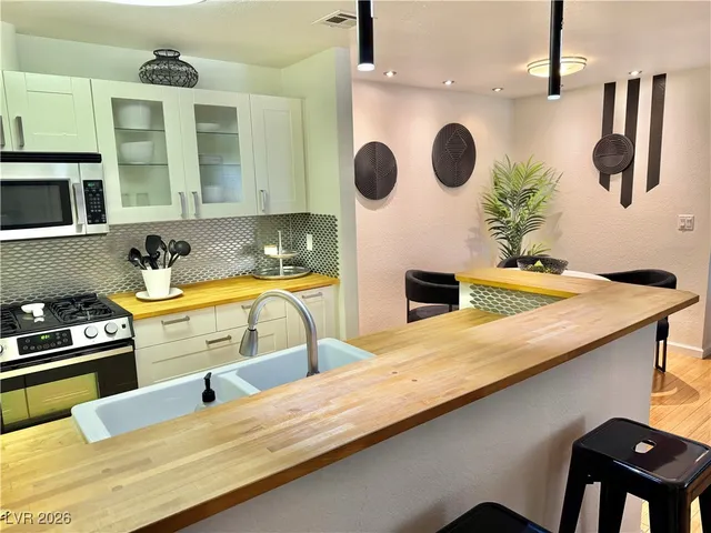 $2,195 | 2200 South Fort Apache Road, Unit 2152, Las Vegas, NV 89117
