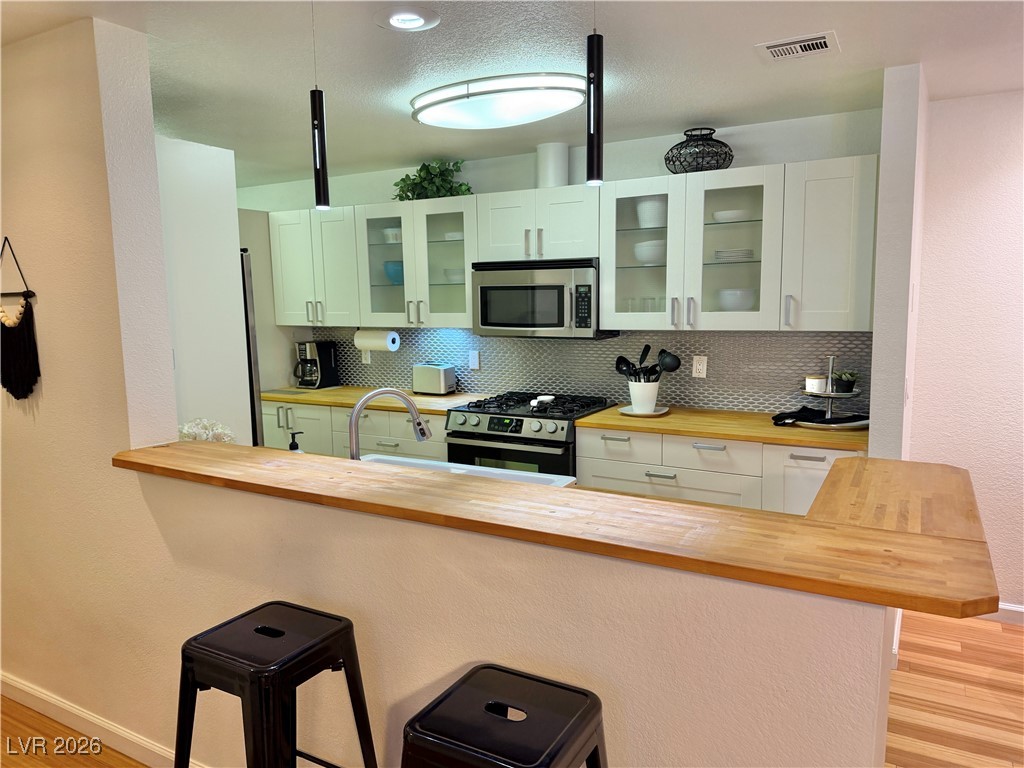 2200 South Fort Apache Road, Unit 2152 Las Vegas, NV 89117 - Photo 6 of 64 OPEN CONCEPT KITCHEN WITH LIGHT PENDANTS.