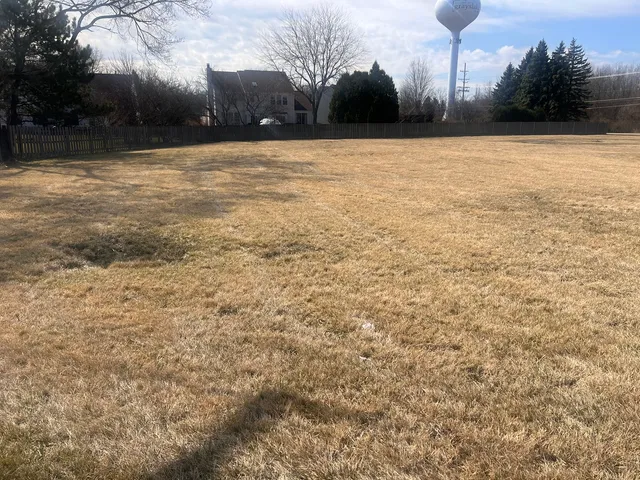 $325,000 | 34625 North Highway 83, Grayslake, IL 60030