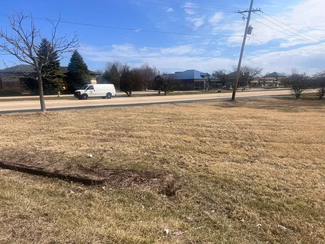 $325,000 | 34625 North Highway 83, Grayslake, IL 60030