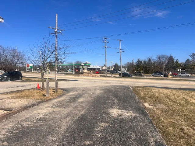 $325,000 | 34625 North Highway 83, Grayslake, IL 60030