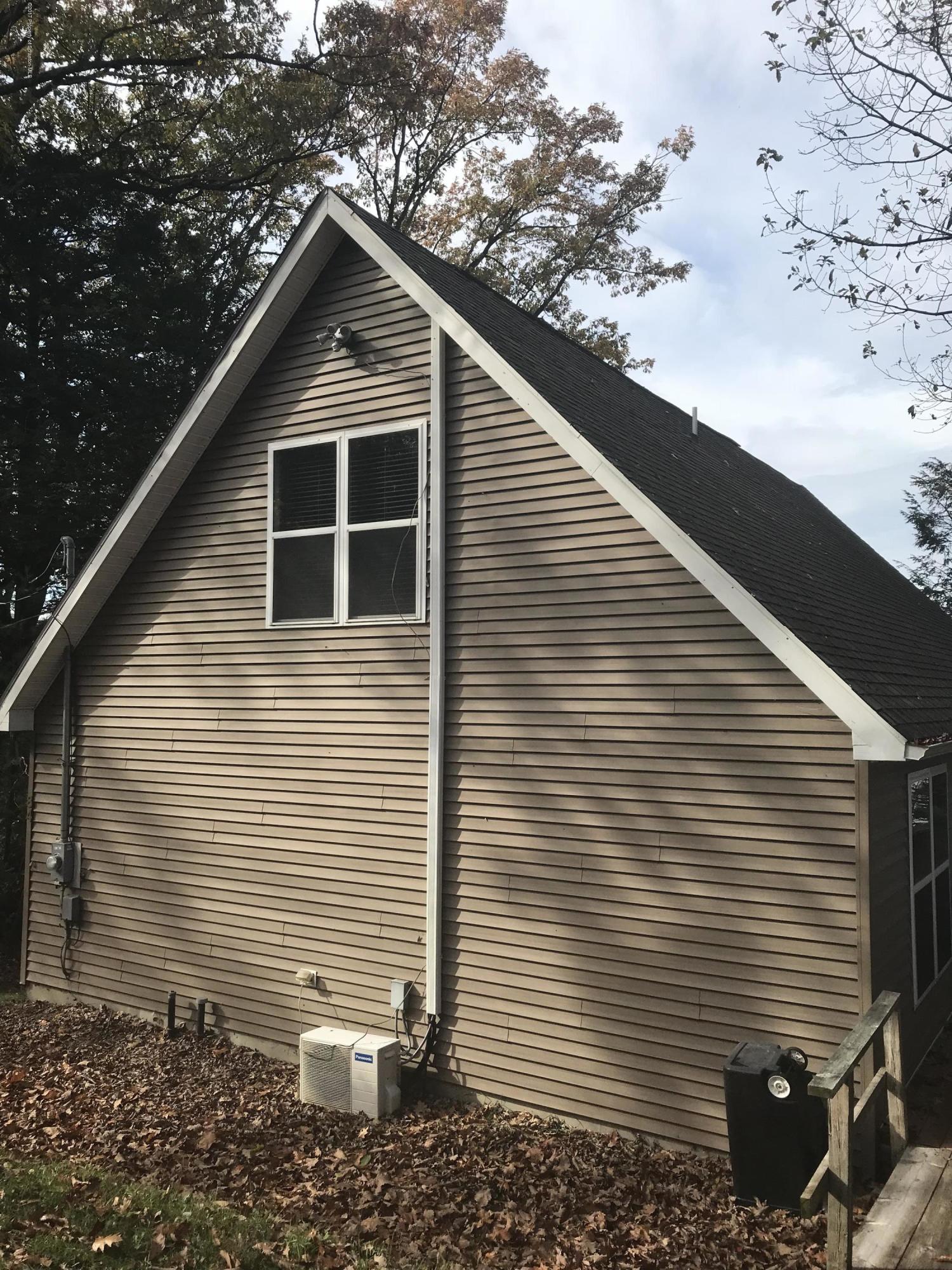 1157 Lake Road Lake Winola, PA 18419 - Photo 3 of 18 Gallery Image 3