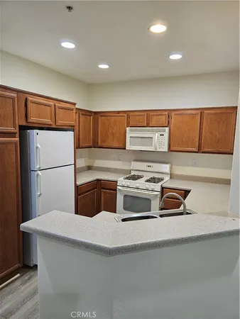 $2,100 | 26526 Arboretum Way, Murrieta, CA 92563