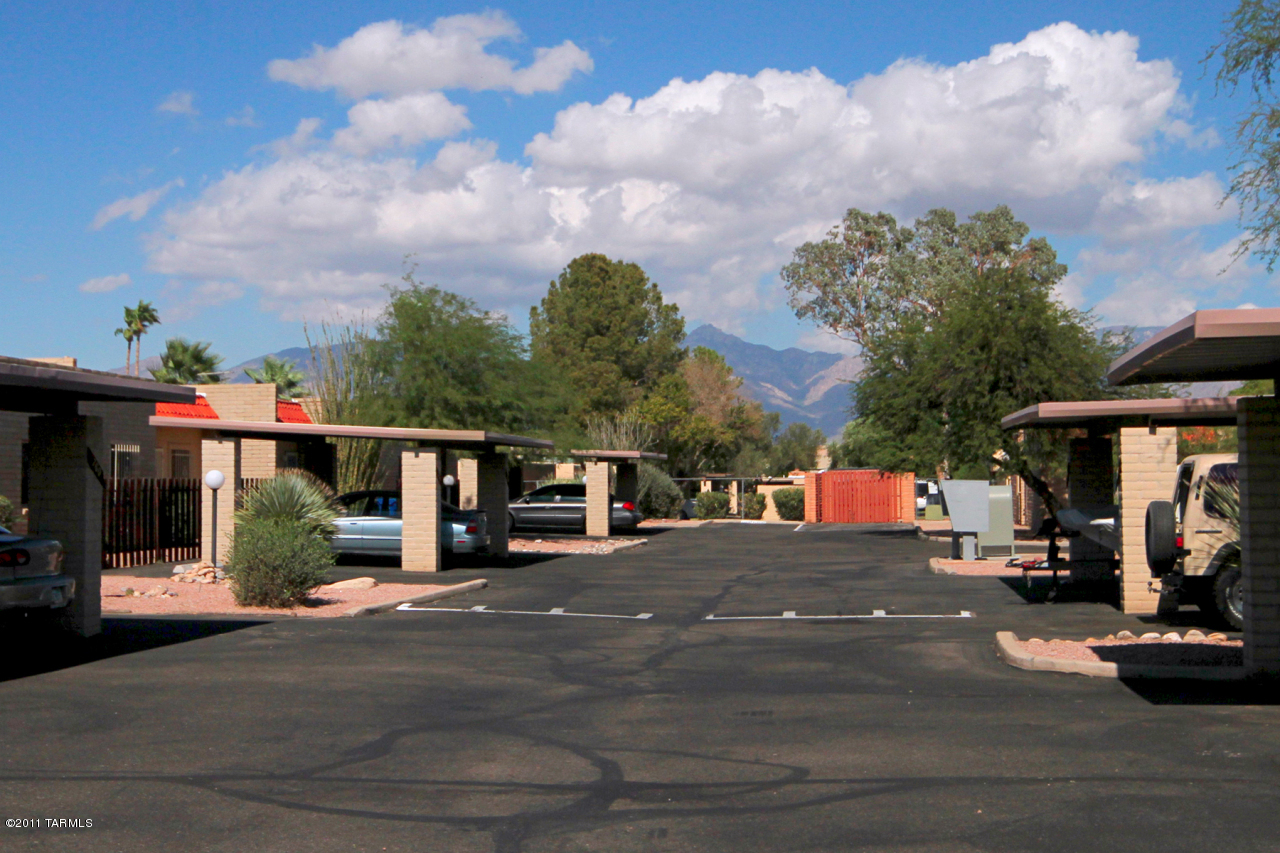 818 South Pantano Road Tucson, AZ 85710 - Photo 2 of 16 Gallery Image 2