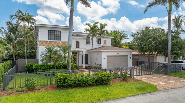 $3,450,000 | 260 Northeast Wavecrest Court, Boca Raton, FL 33432