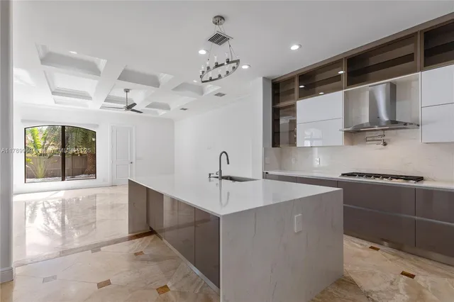 $3,450,000 | 260 Northeast Wavecrest Court, Boca Raton, FL 33432