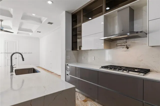 $3,450,000 | 260 Northeast Wavecrest Court, Boca Raton, FL 33432